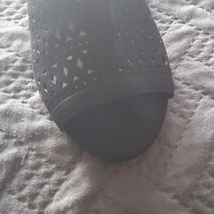 Black open toe zipper in Back.